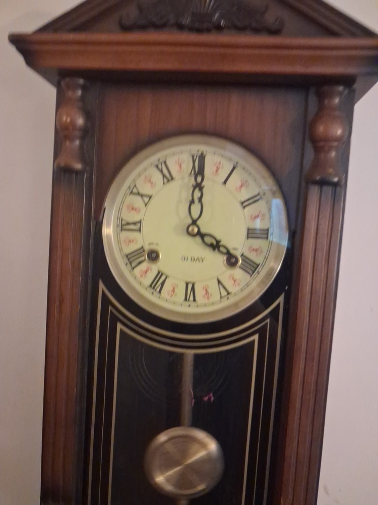 31 Day pendulum wall clock with key clock in working order Sorry Don't No Maker