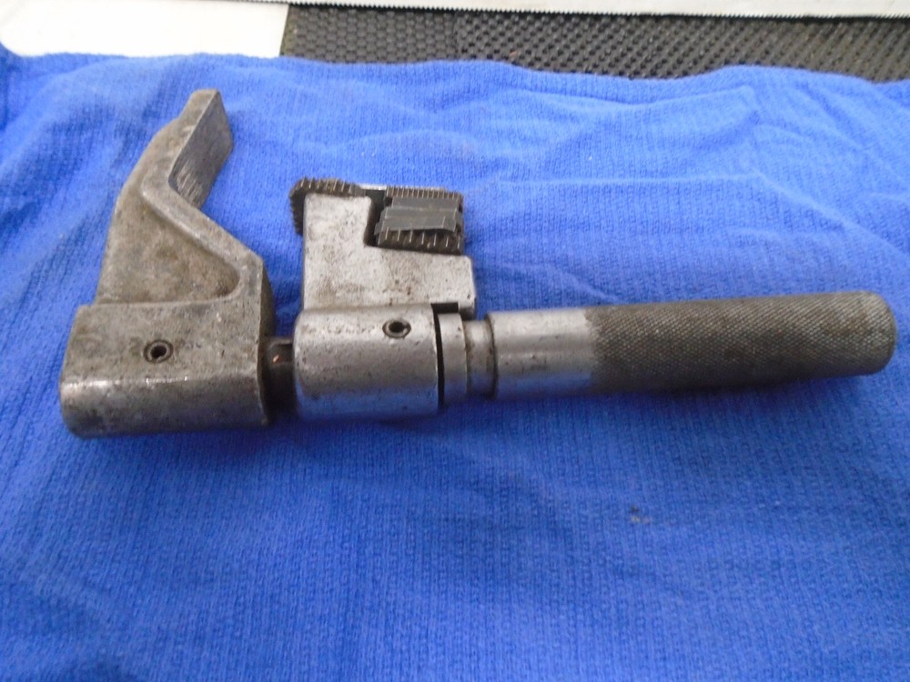 OTC 897-A Universal Outside Thread Chaser