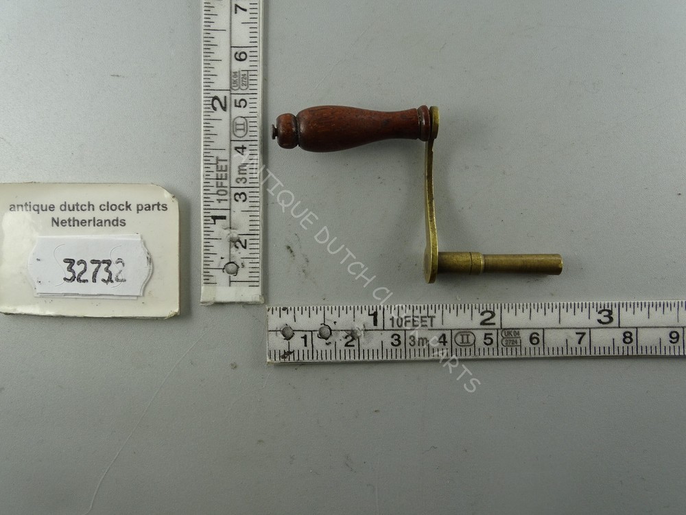 ANTIQUE BRASS CRANK KEY FOR A GERMAN STRING REGULATOR MARKED G & P
