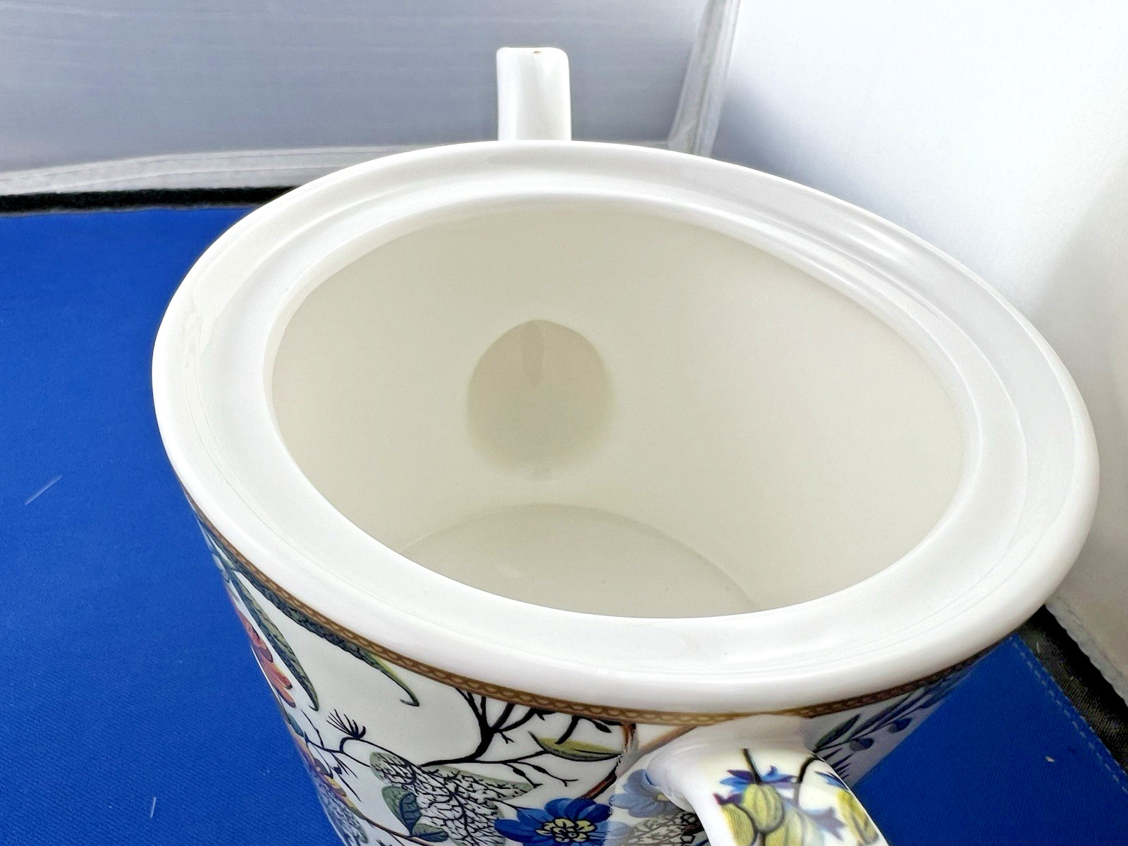 WILLIAM KILBURN Fine China 26oz Teapot Gift Boxed NEW UNUSED