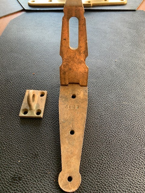 ANTIQUE SOLID BRASS HINGE WITH LOCK OPENING & DOOR PULL 612B