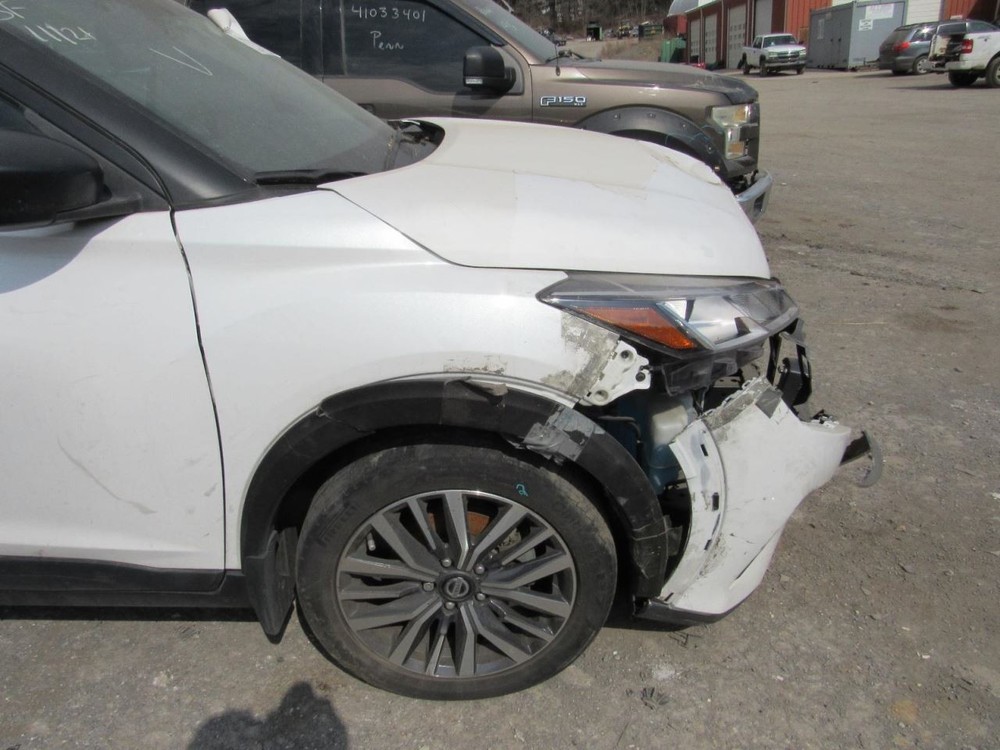 KICKS 2021 Glove Box 1031098