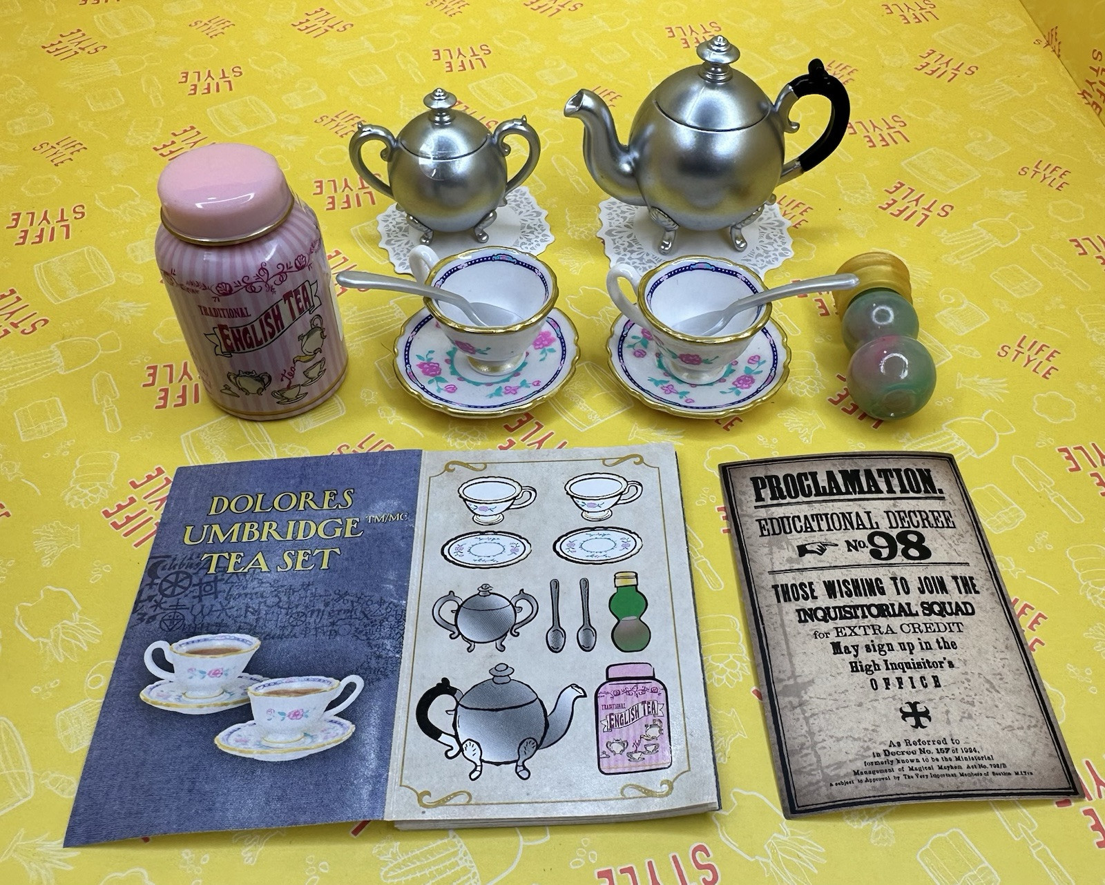 MGA Miniverse: Harry Potter Dolores Umbridge Tea Set (ULTRA RARE) New