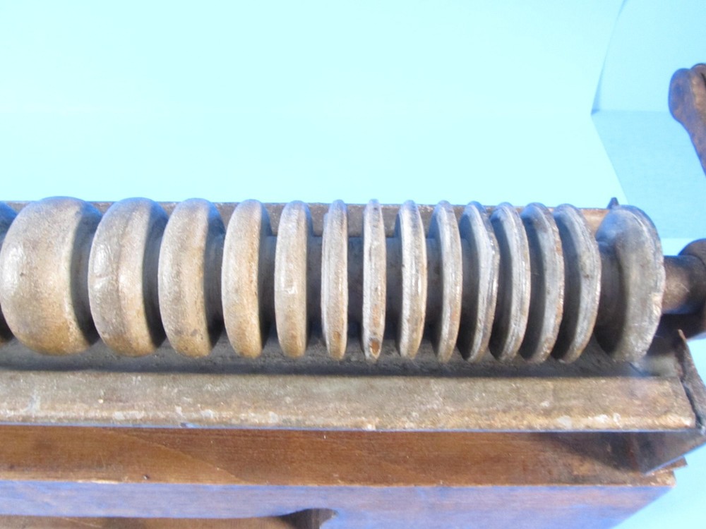 as-is uncommon hand cranked wet grinder for wood carving gouges tools 20 sizes