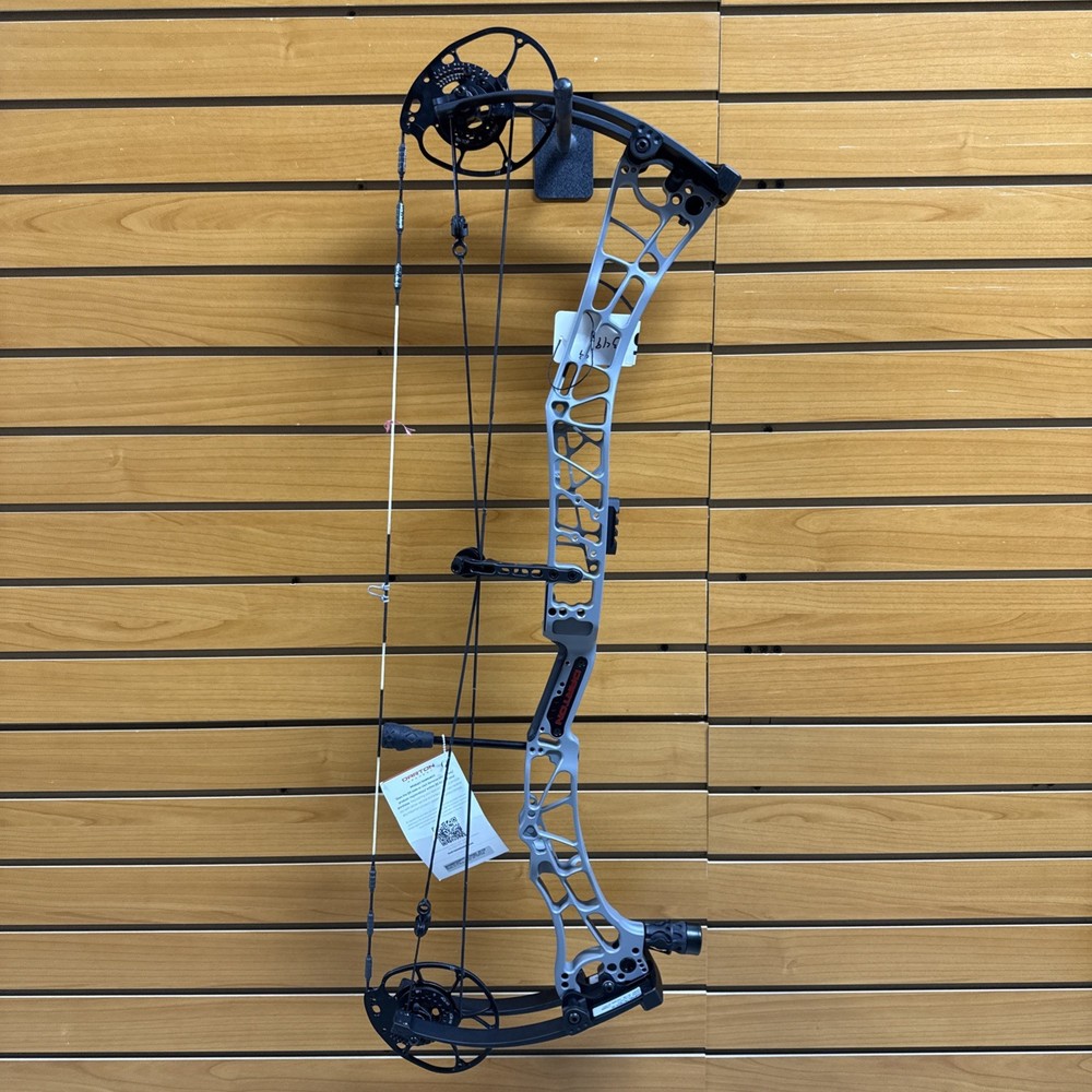 Item 3845 - Darton Archery Compound Bow - Tritech 33 - RH - Stone Grey