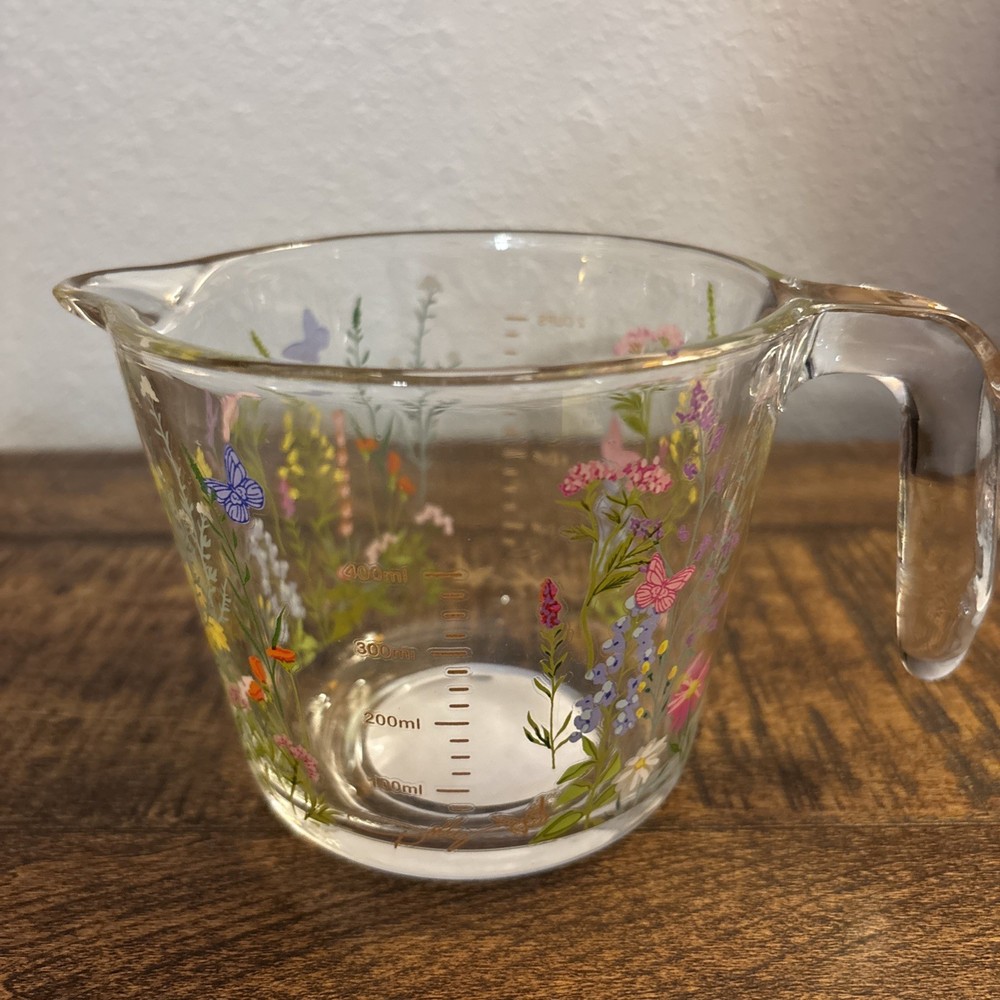 NEW 🦋 DOLLY PARTON 2 Cup Measuring Glass Spring Wildflower Pattern