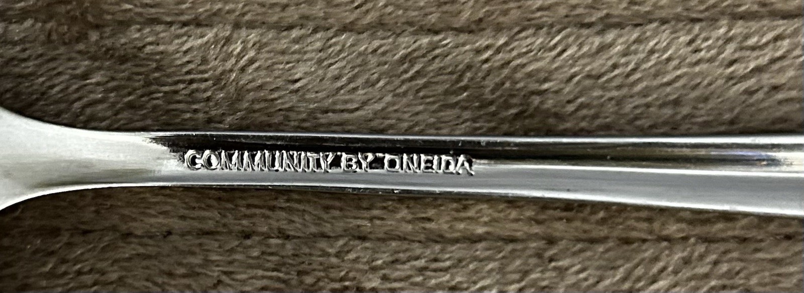 Oneida Silver KENWOOD Stainless *** (4) Place/Oval Soup Spoons***