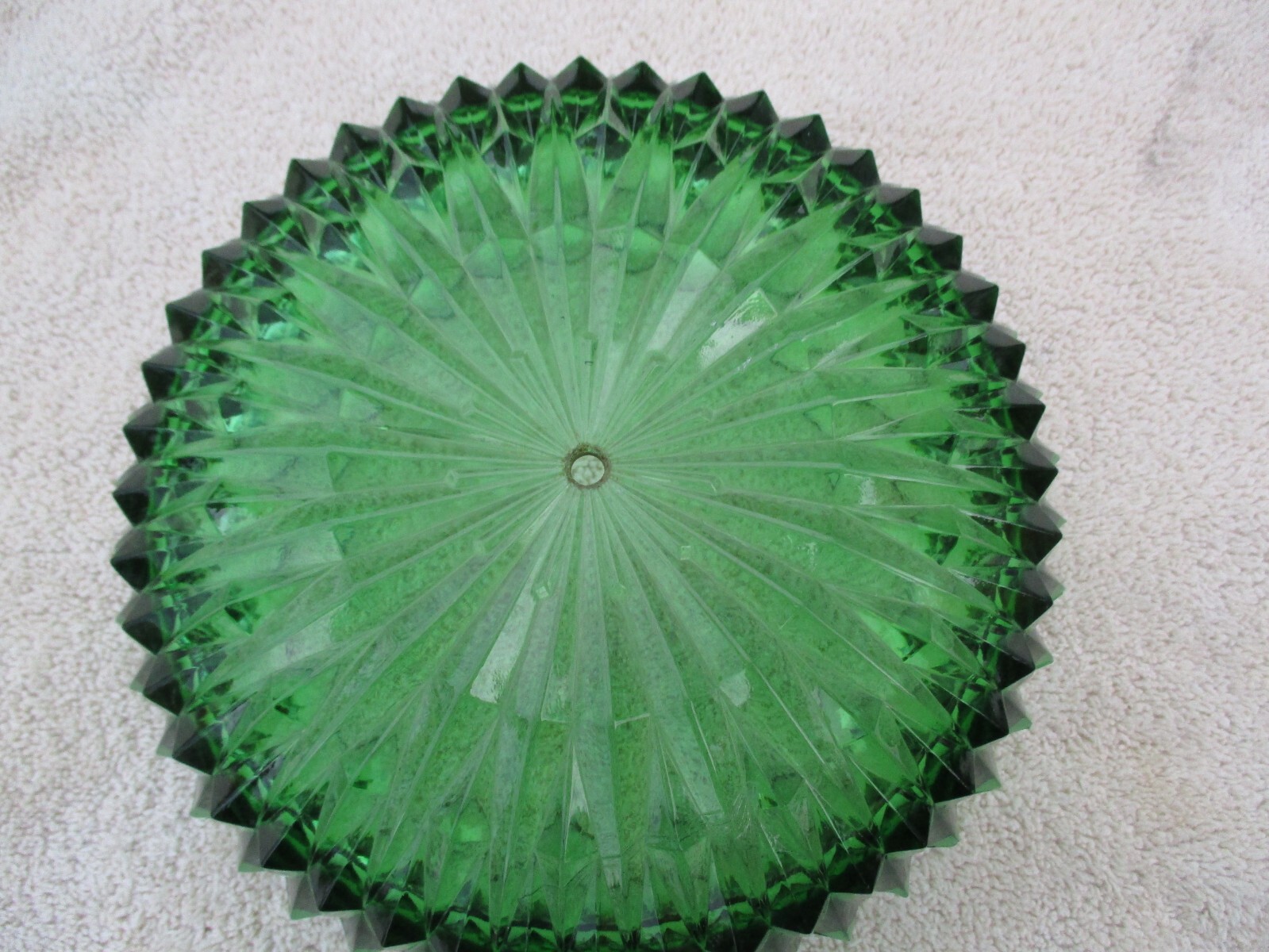 A VINTAGE ELEGANT, SPIKED, EMERALD GREEN GLASS LID/LAMP PART? MISSING FINIAL.