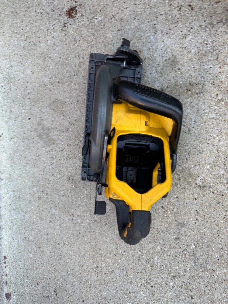 DEWALT Flexvolt 60V Max 7-1/4" Cordless Circular Kit with Brake (DCS578B)