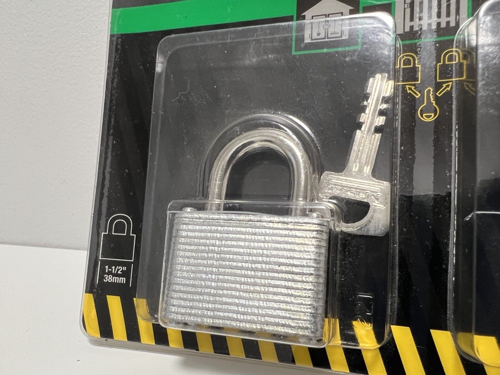 Master Lock 22T Keyed 2 Padlock Set Same Key Opens Both Locks 38mm NEW