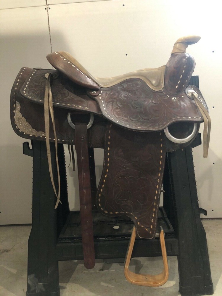 Used buckstitch trail saddle