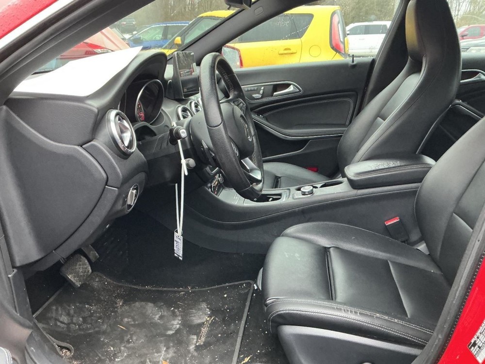 CLA250 2017 Glove Box 4934947