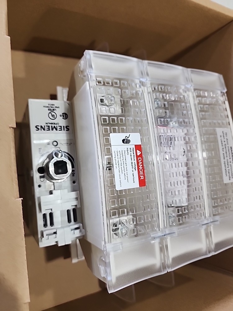 New SIEMENS CFS364JN 200A Fuseable Switch