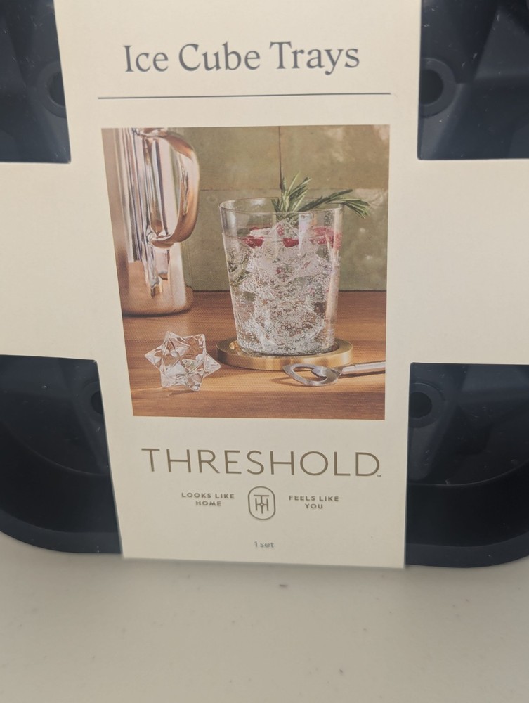 4 Threshold Ice Cube Snowflake Shaped Trays Silicone Dishwasher Safe