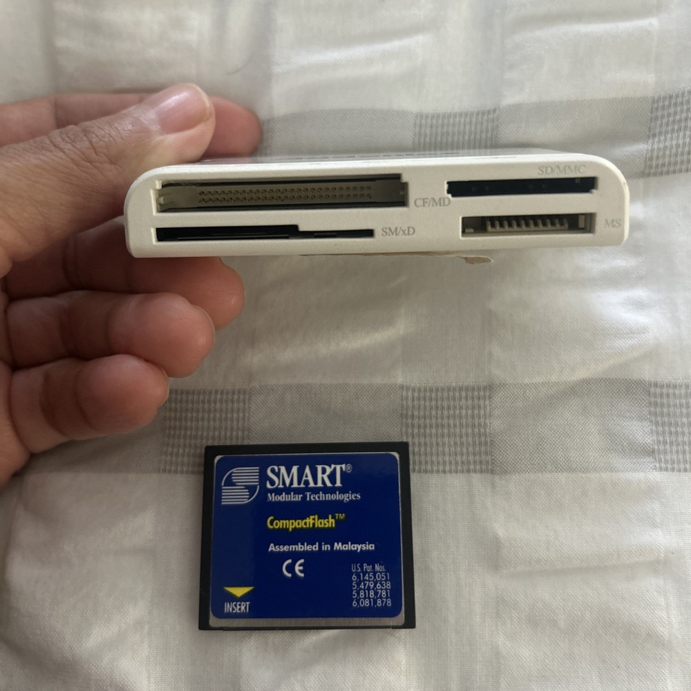 ADDONICS USB CARD READER/WRiter MODEL AESDDNUU2 with flash card