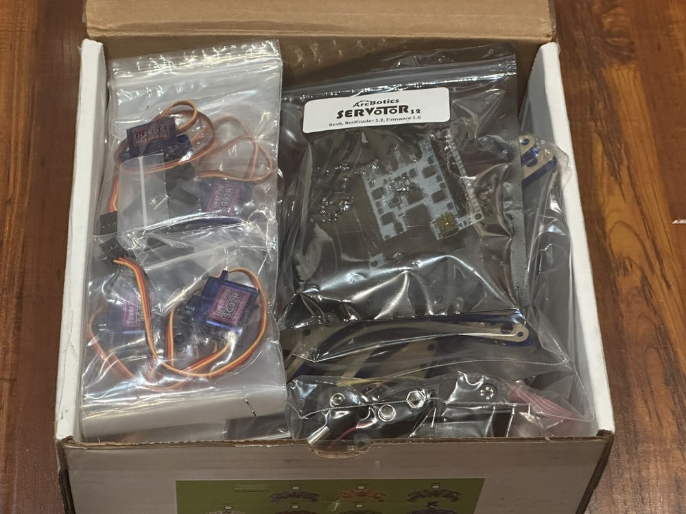 Hexy ArcBotics Robotic Hexapod Programmable Electronic Model Kit - New Open Box