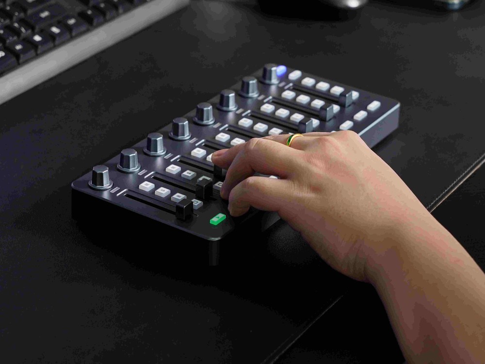 SMC MIXER Gray Wireless DAW Controller 8 Knobs 8 Faders Bluetooth USB Suitable f