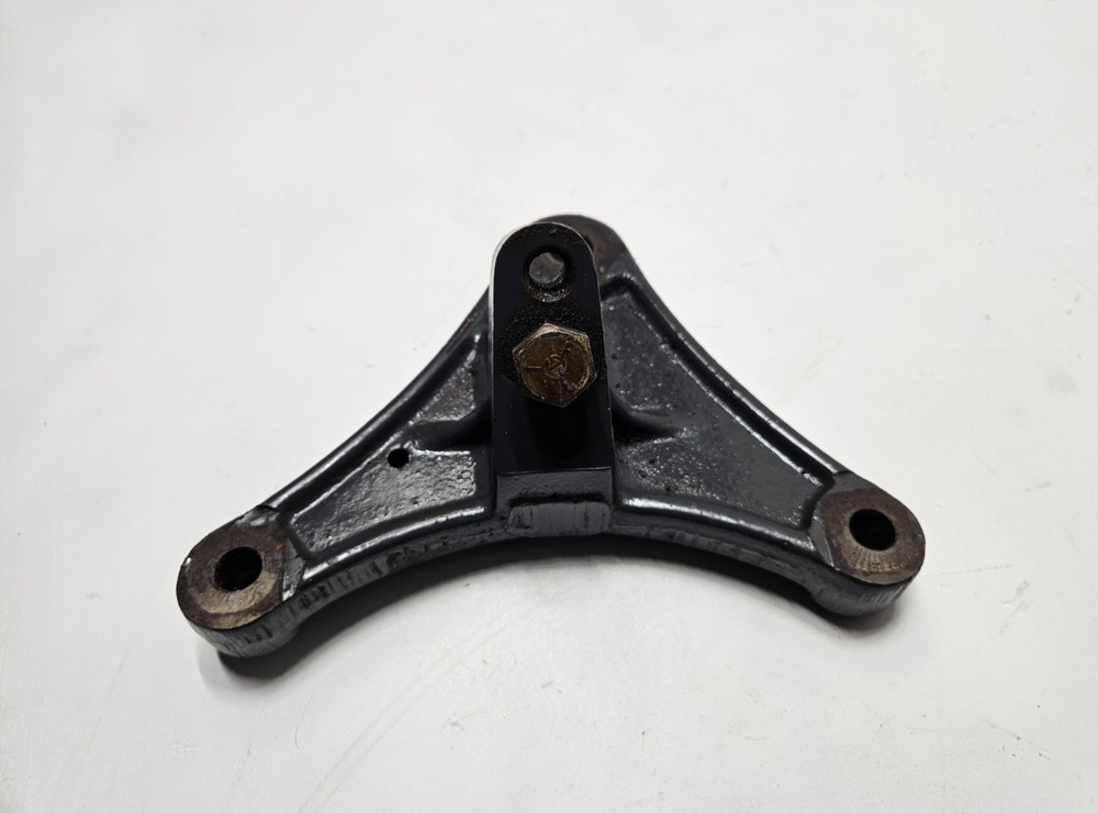 OMC Cobra Engine Mount Bracket 916180