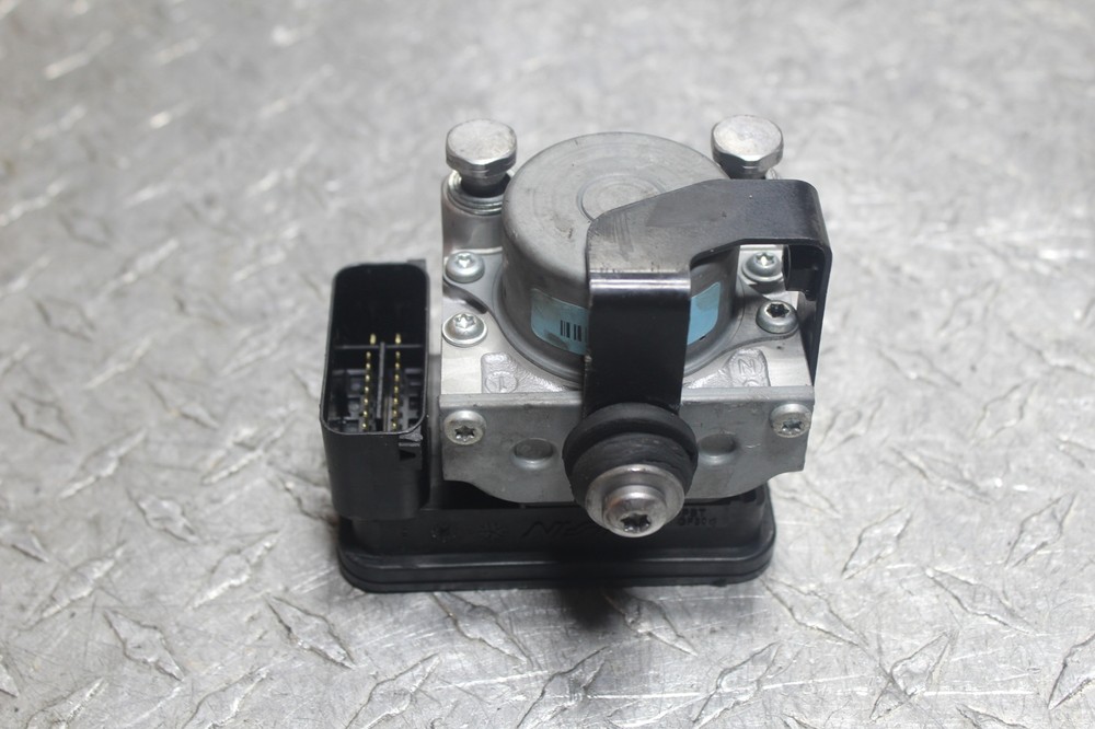 2016 TRIUMPH SPEED TRIPLE S ABS PUMP UNIT MODULE COMPUTER T2027109