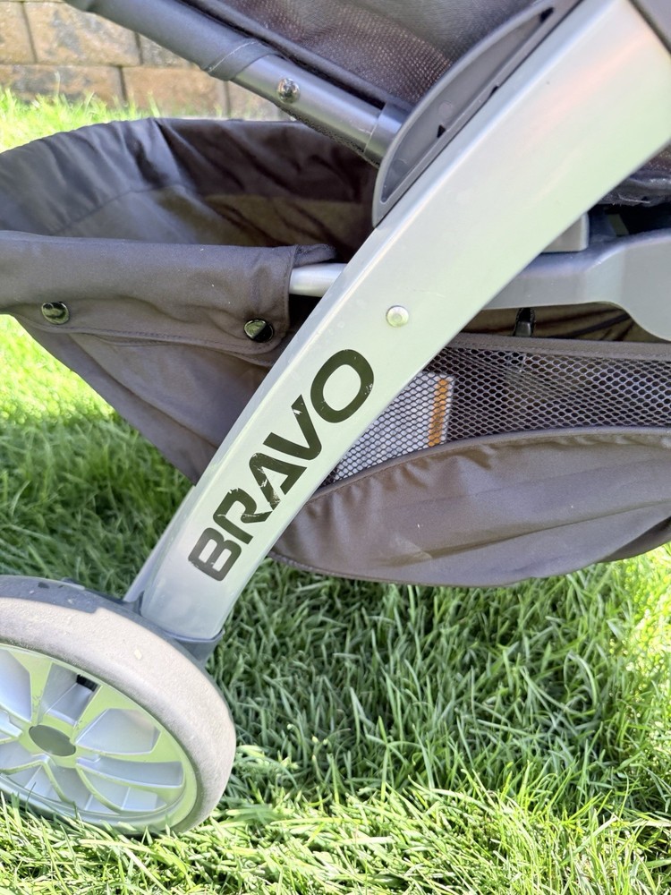 Chicco Bravo Quick-Fold Stroller Gently Used Easy One-Hand Fold Compact