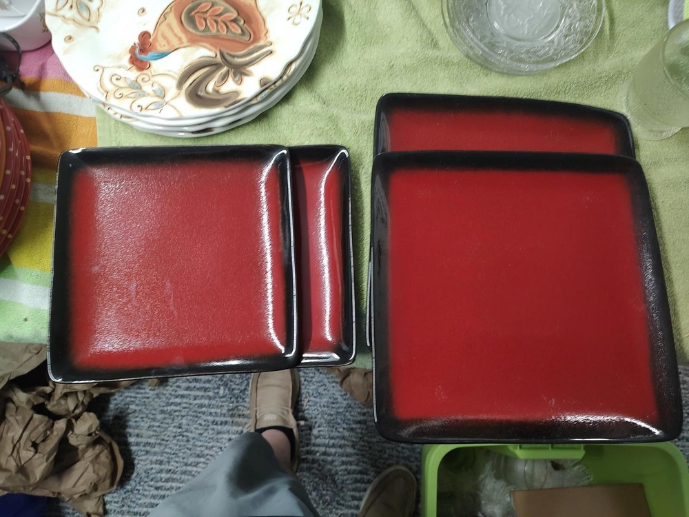 222 FIFTH Square Red Serving Plates Set
