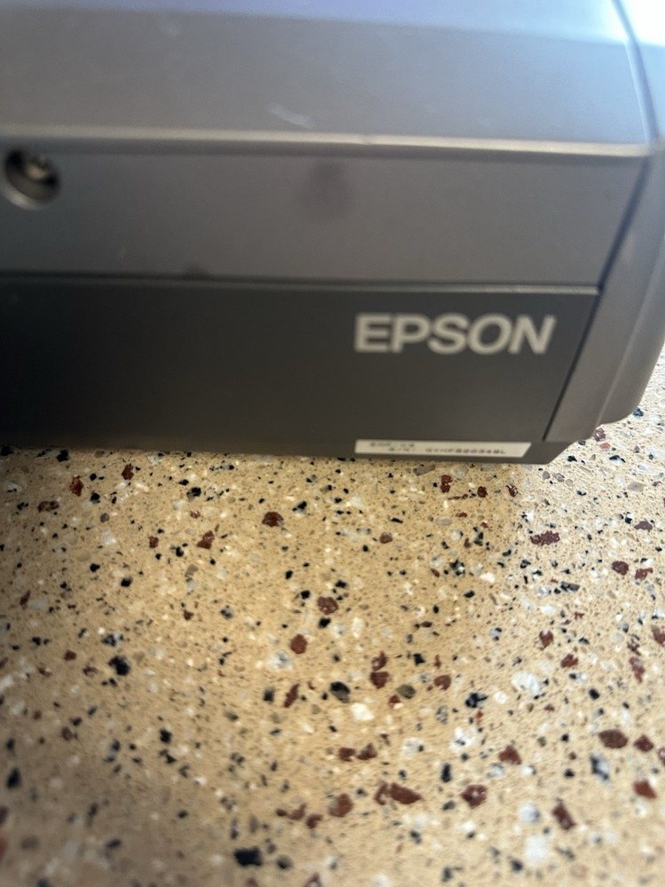 Untested LCD Projector with Case and Accessories Epson Powerlite 76C EMP-X3