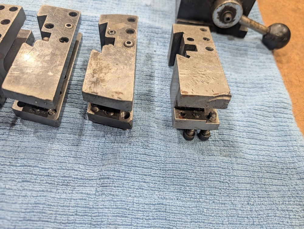 Kdk 100 Series Tool Post #101526 W/ 4 Quick Change Tool Holders - 101, 104
