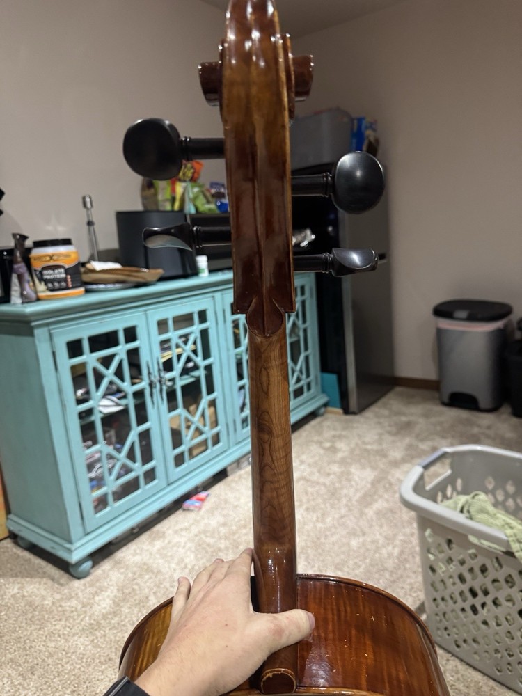 Larsen 4/4 Size Cello