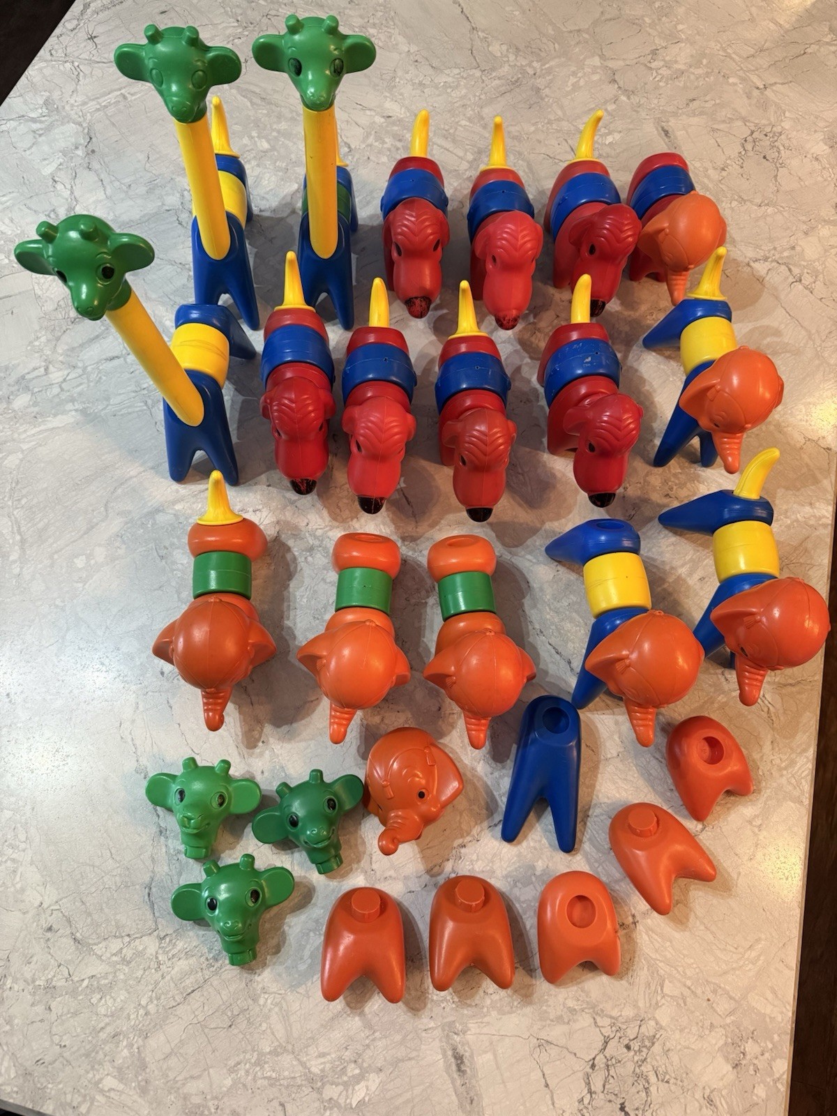 Tupperware Vintage Zoo-It-Yourself Animal Kit. 87 Pcs. 17 Animals.