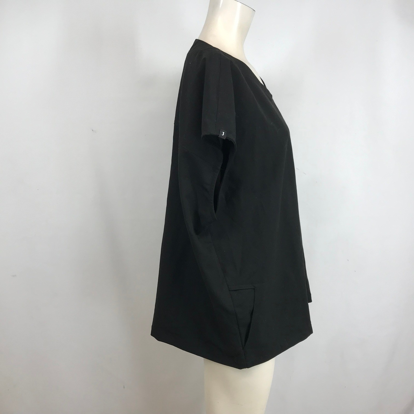Jaanuu Womens Black V-Neck Scrub Top Relaxed Fit Side Pockets Size Large NWT