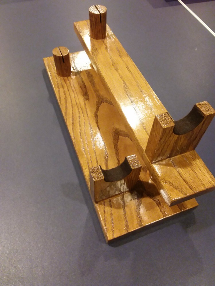 DOUBLE BOWIE KNIFE RED OAK DISPLAY STAND