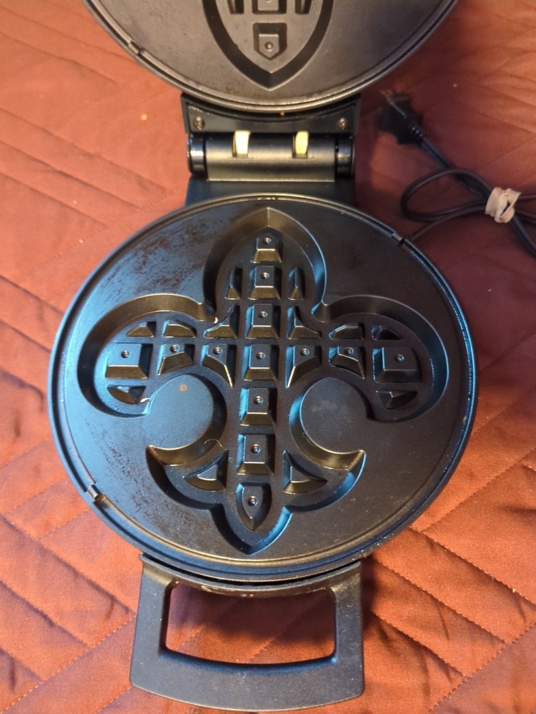 Fleur De Lis Belgian Waffle Maker FDL2011