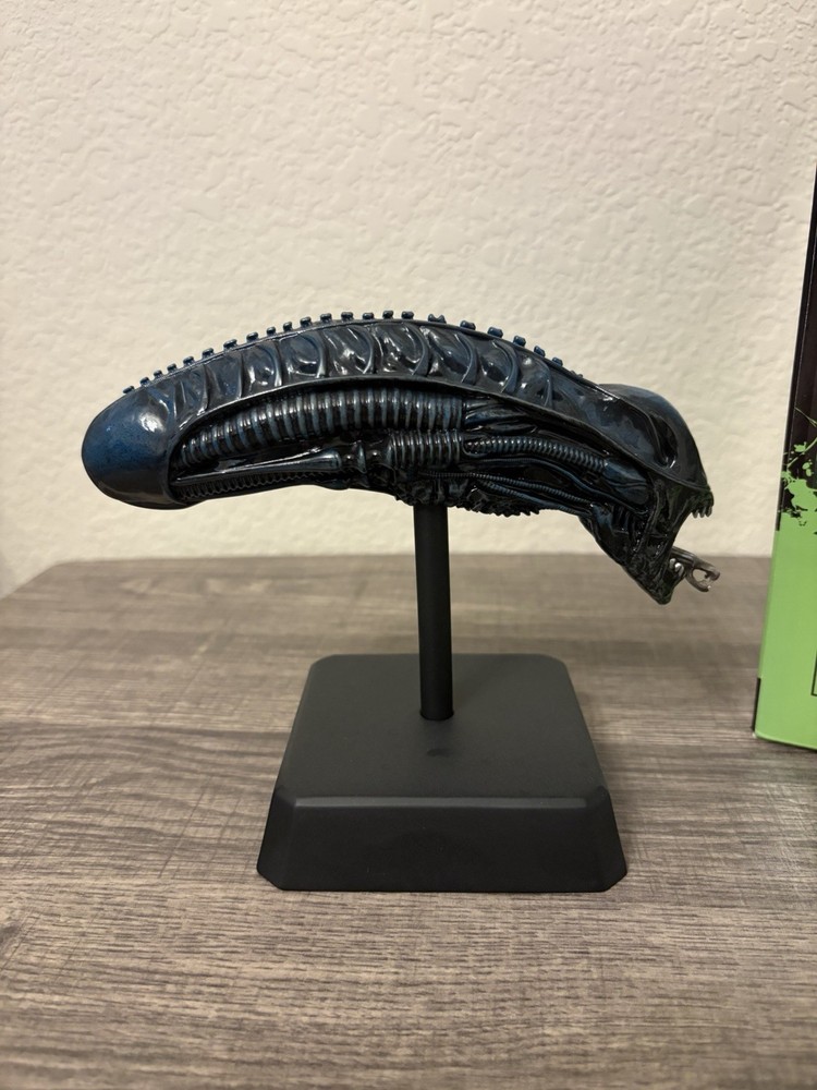 ALIEN XENOMORPH WARRIOR HEAD Figure With Stand