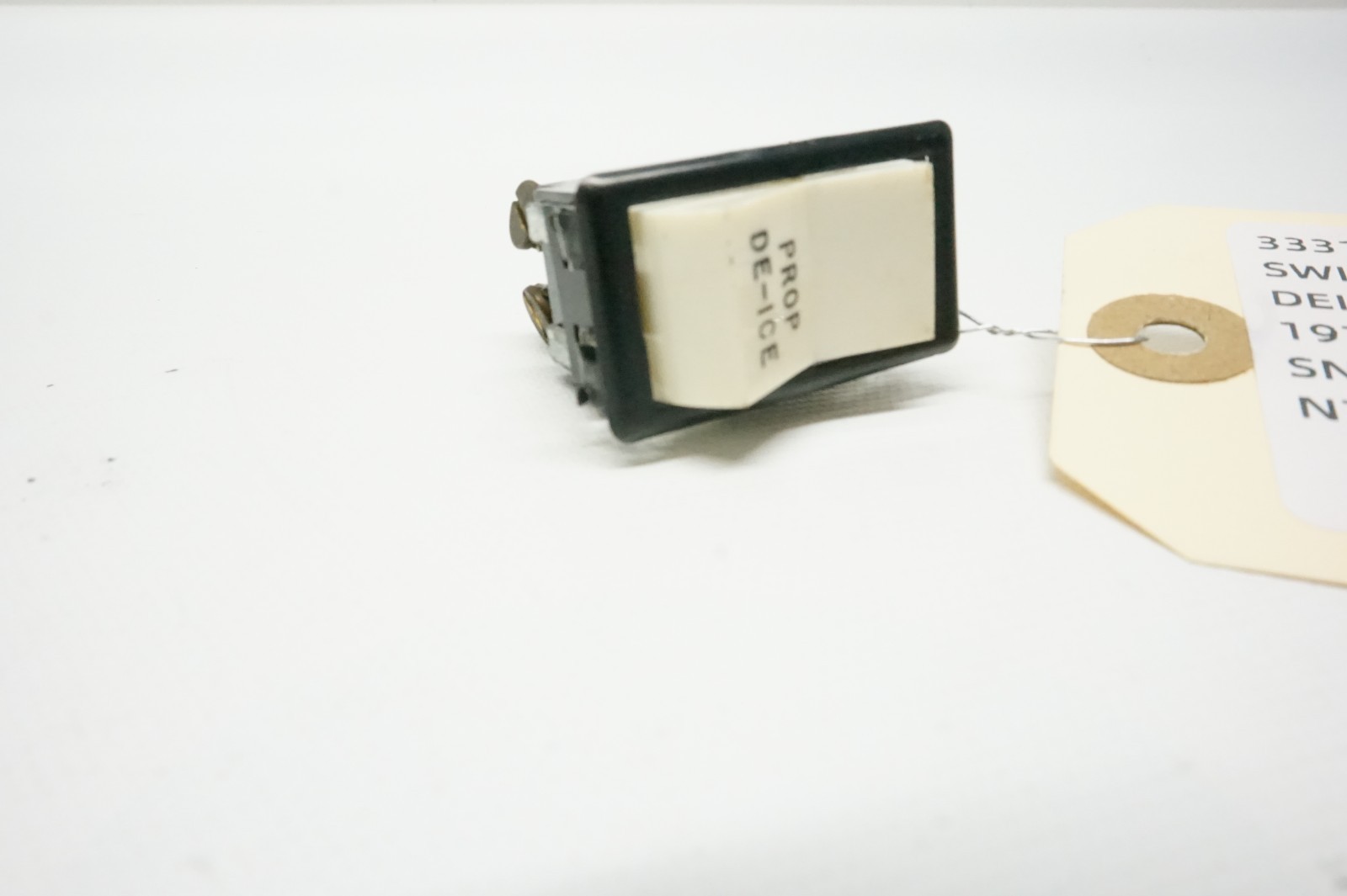 1976 Piper Aztec F PA-23-250 Illuminated Prop De-Ice Switch (28 Volt), 33318-013