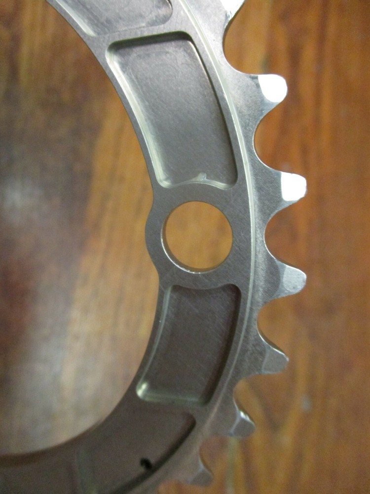 HIGH END ULTRALIGHT CNC 4 BOLT 104 BCD 32T CHAIN RING - SILVER