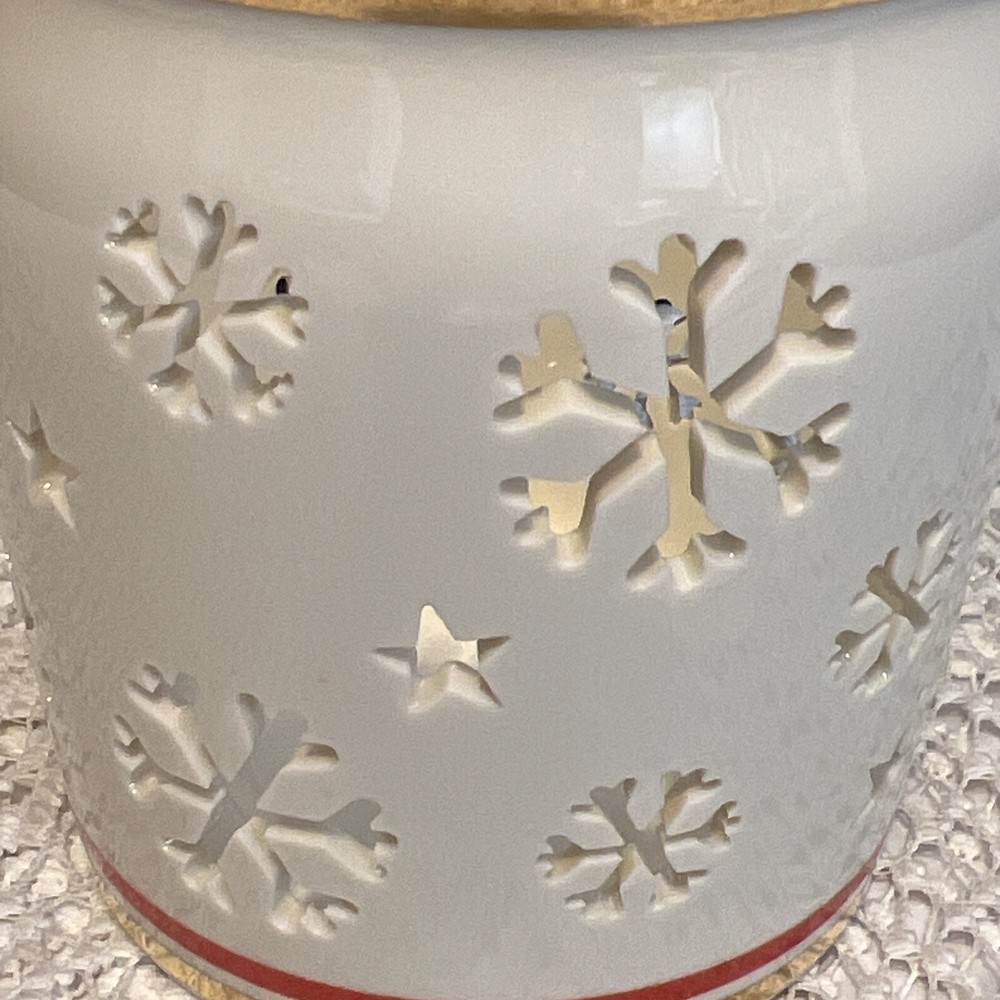 Lenox Snowflake Candle Hug 4”