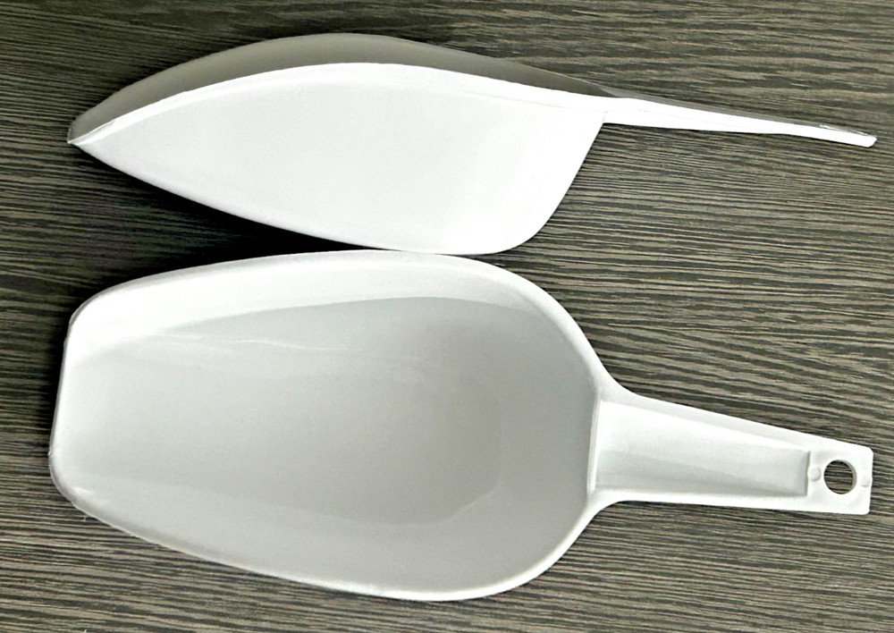 Scoops, Plastic White Small Scoop 2PCS 7" length