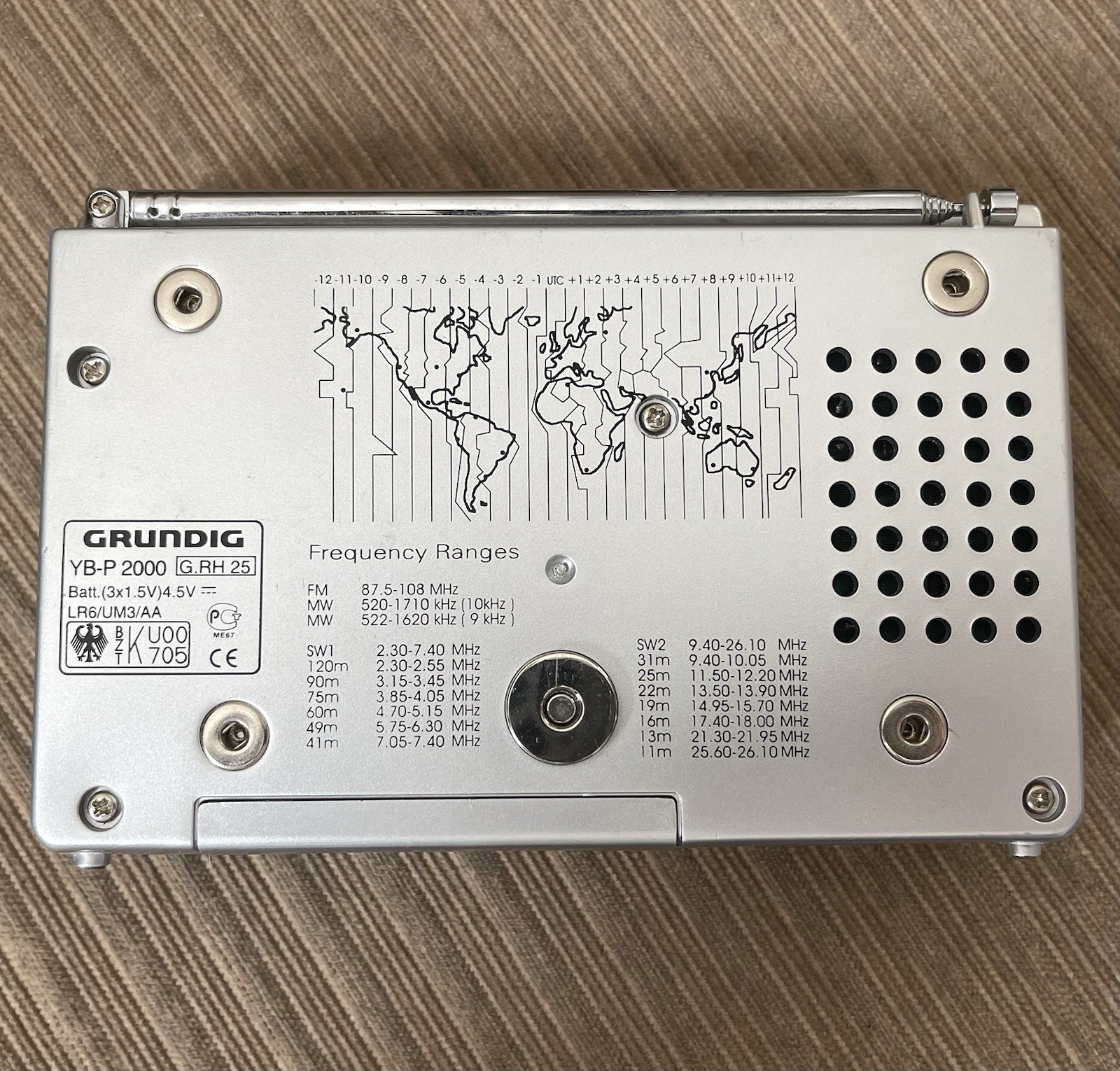 Grundig Yacht Boy World Receiver YB-P2000 SW FM Radio + Plug F.A. Porsche Tested