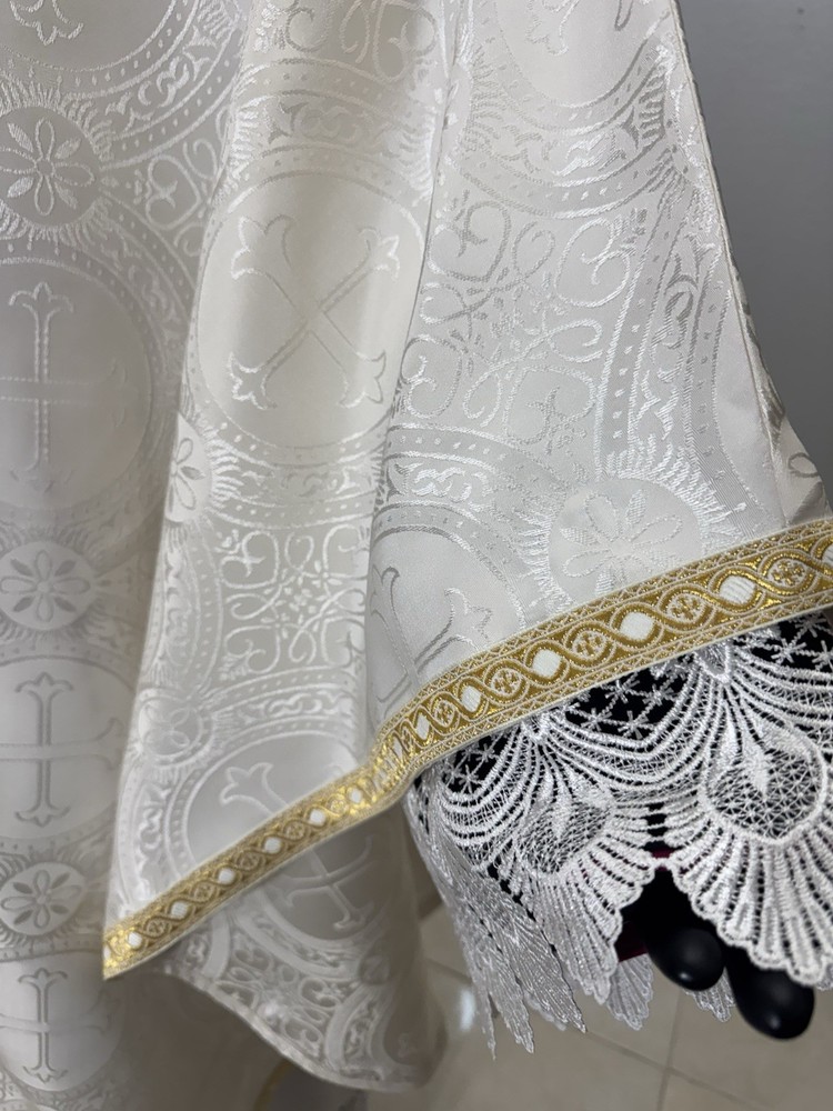 WHITE GOTHIC DAMASK VESTMENT CHASUBLE & STOLE