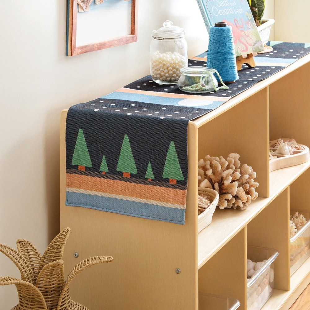 Kaplan Early Learning Decorative Winter Runner