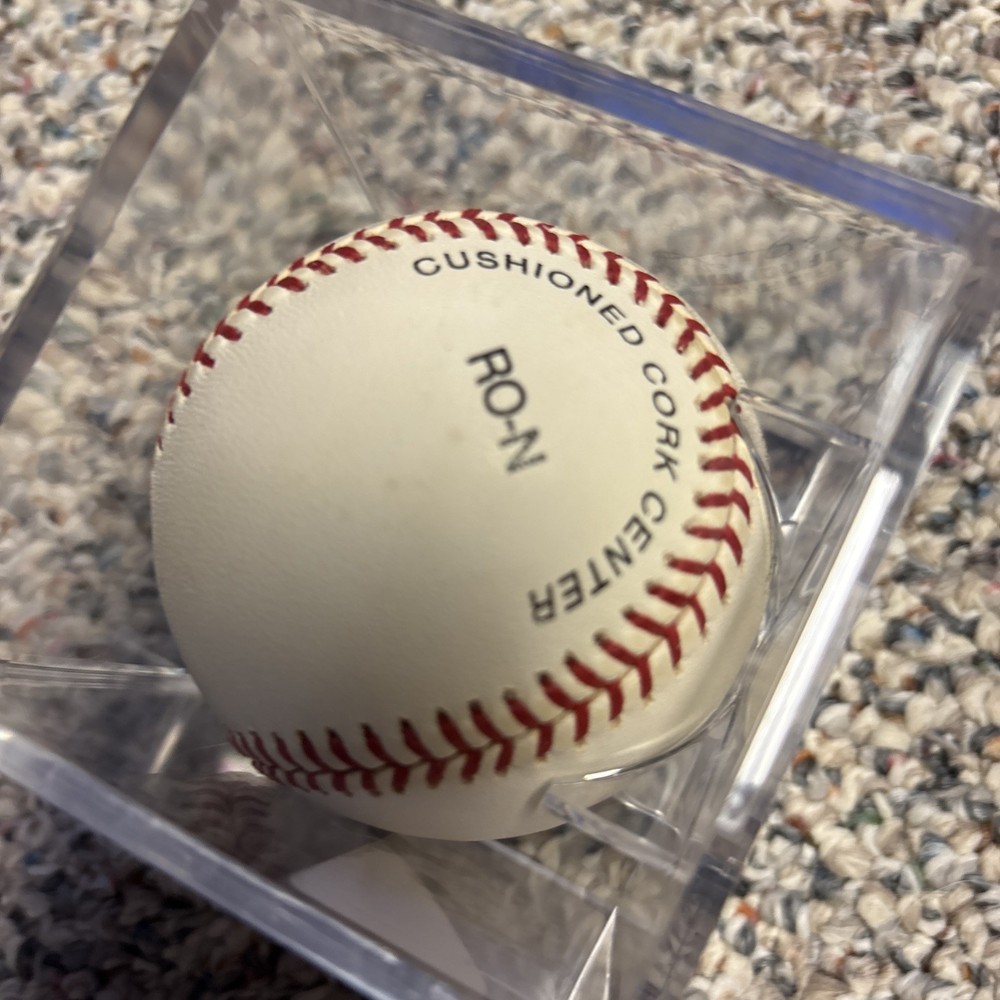 Wendell Magee Autographed Baseball With Case