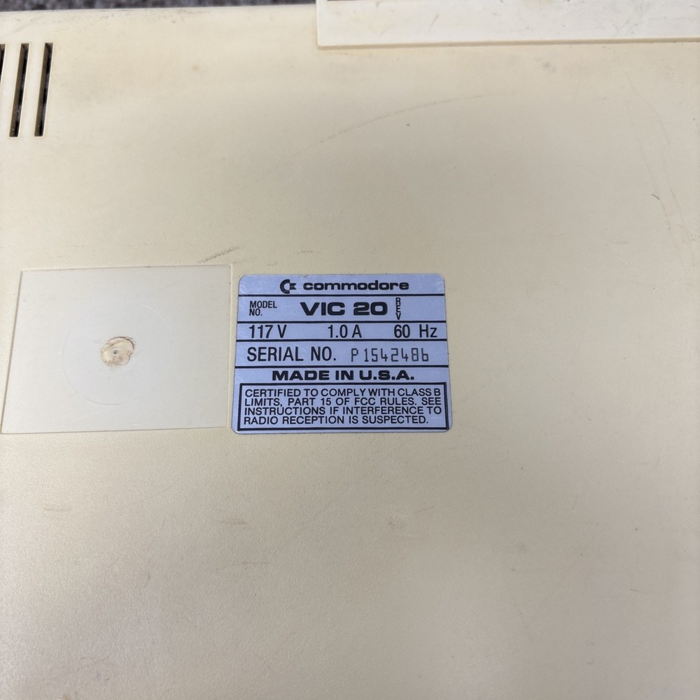 COMMODORE VIC-20 DIN COMPUTER ONLY TESTED AND WORKING READ