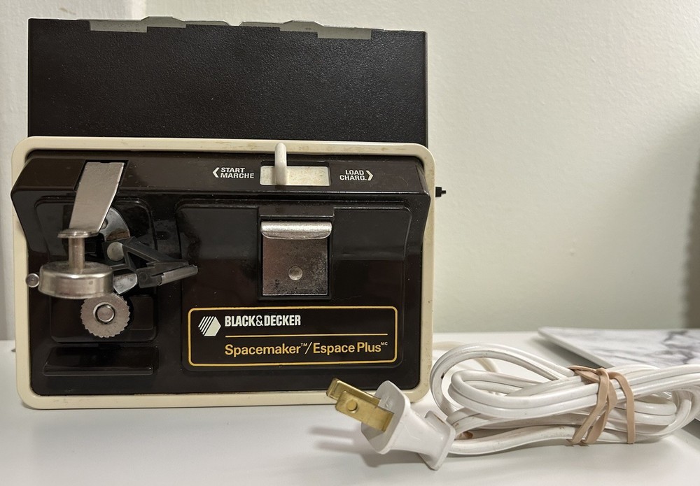Black & Decker Spacemaker Can Opener EC60CAD with Mounting Hardware Working