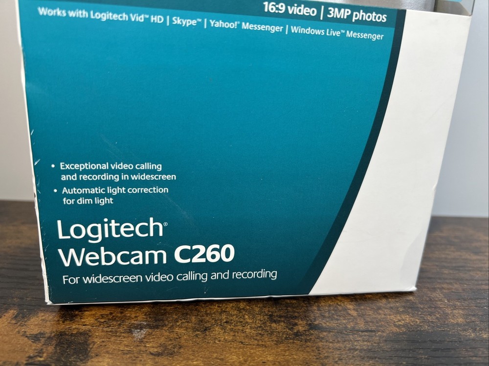 LOGITECH PINK C260 WEB CAMERA w/Booklet, and CD, USB NEW