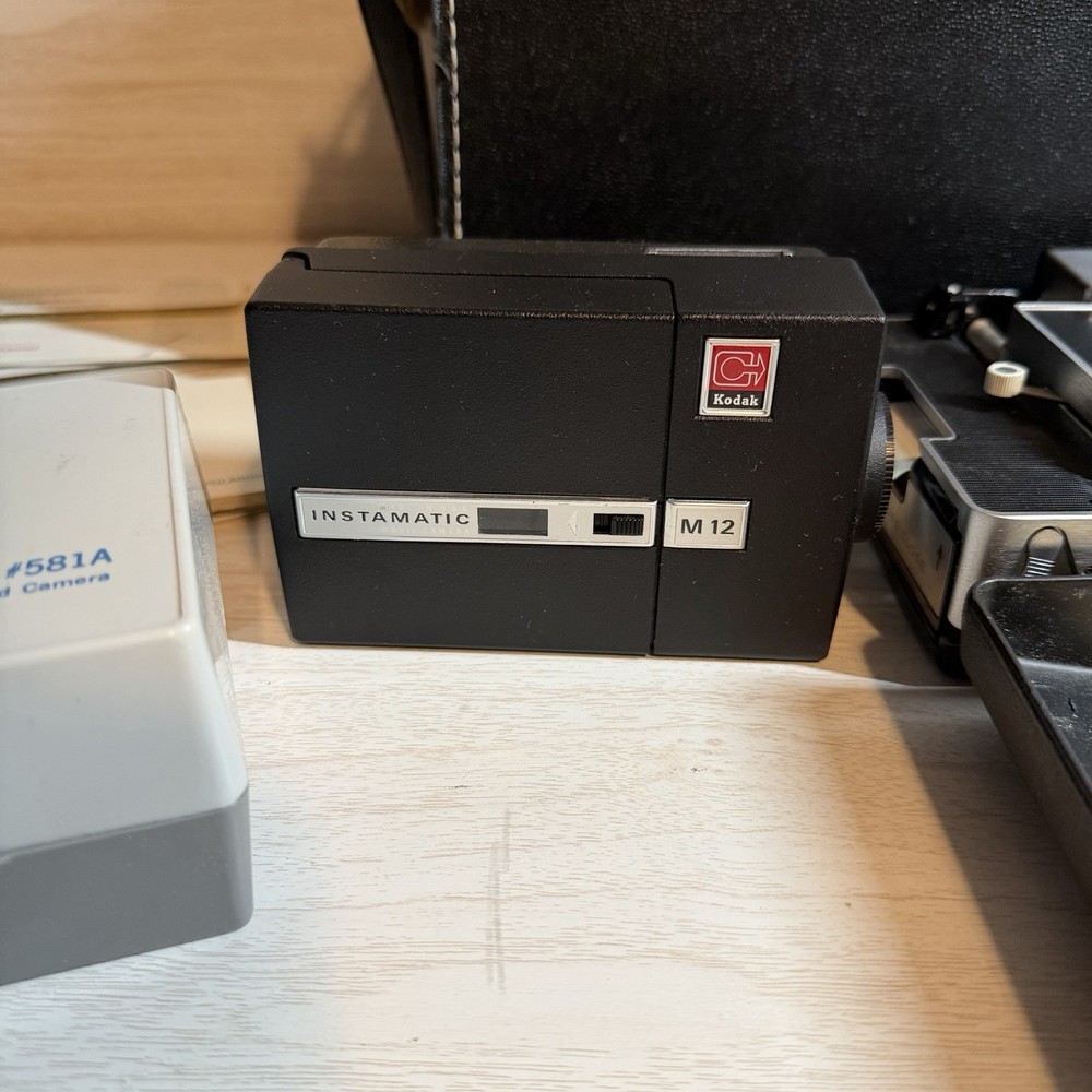 Polaroid Automatic 250 Land Camera - Vintage Instant Camera