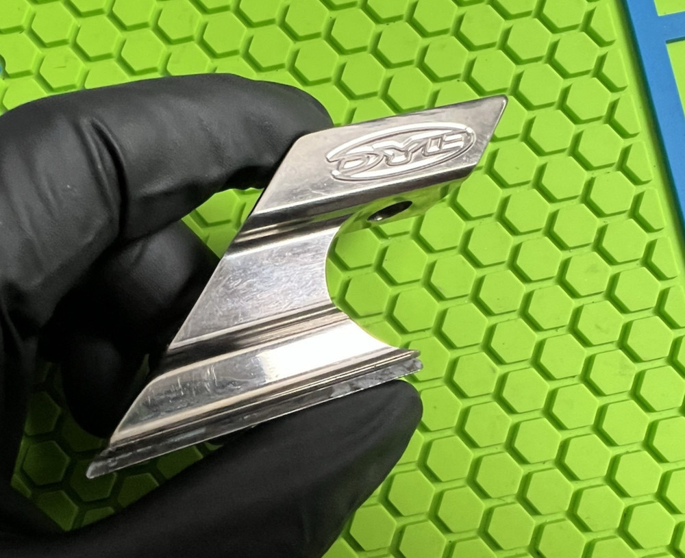 DYE PAINTBALL DOVETAIL ASA DROP FORWARD + MOUNTING SCREWS - SILVER CHROME