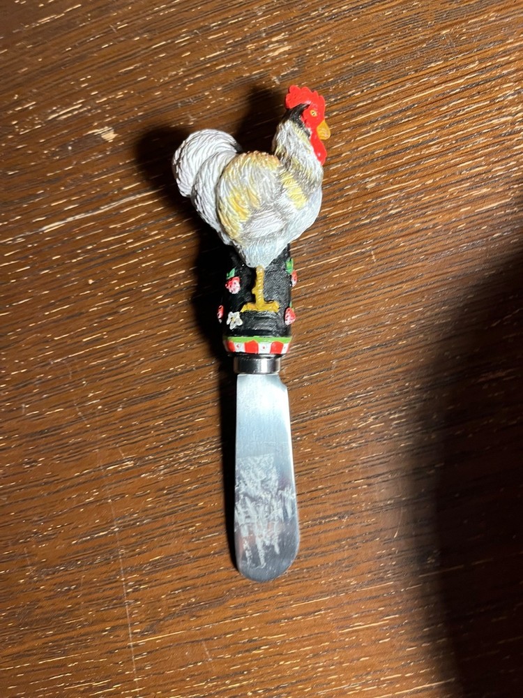 Decorative Spreader with Chicken and Strawberries