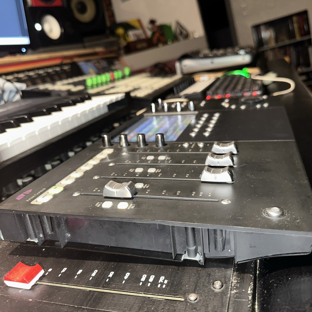 Avid Artist Control EUCON DAW Controller Touchscreen – Logic Pro / Pro Tools