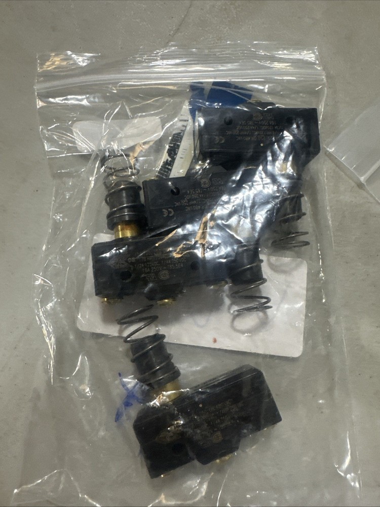 BALLUFF BES00P5 INDUCTIVE SENSORS NEW!