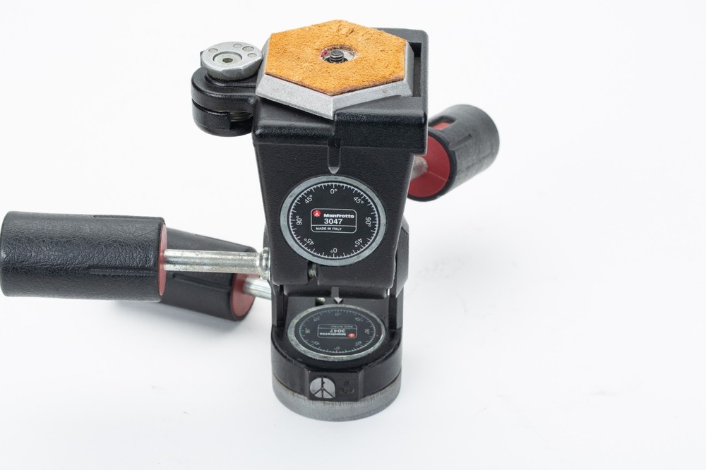 Manfrotto 3047 Tripod Head With Quick Release Mounting Plate
